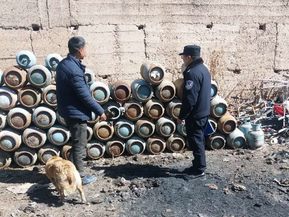 比如县公安局治安大队对废旧金属收购业开展安全隐患突击检查行动.png
